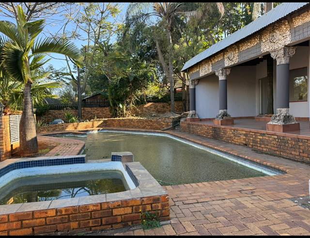 6 BEDROOM HOUSE FOR SALE IN SAFARI GARDENS